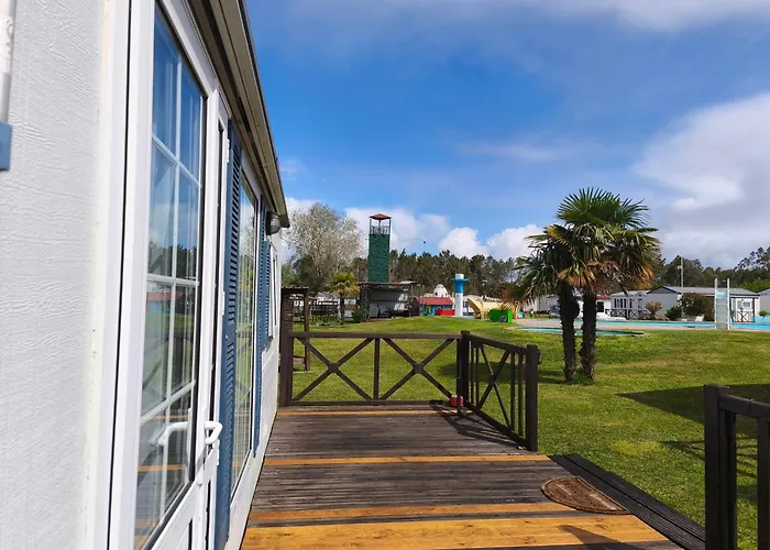 Aldeamento Turístico Casa De Land's Hause *